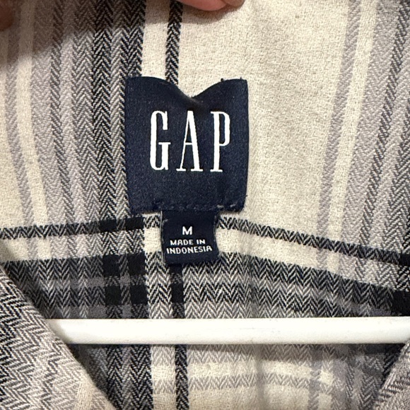 GAP Black and Cream Checkered Flannel Shirt - Picture 2 of 4